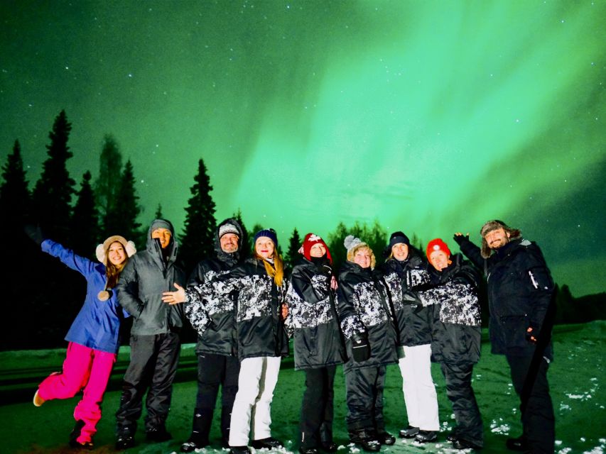 Rovaniemi: Northern Lights Tour with Guaranteed Sightings - Waiting beneath the lights