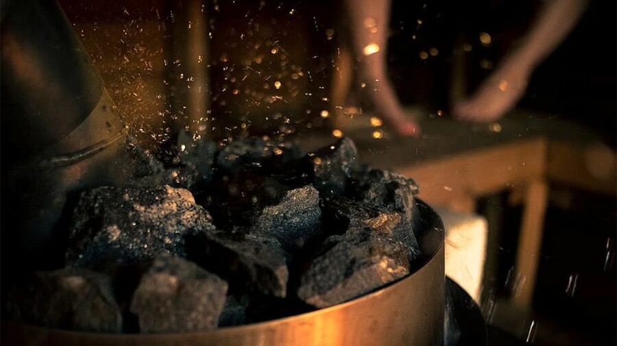 Rovaniemi: Northern Lights Trip with Arctic Sauna & Jacuzzi - A Finnish sauna in the Arctic forest