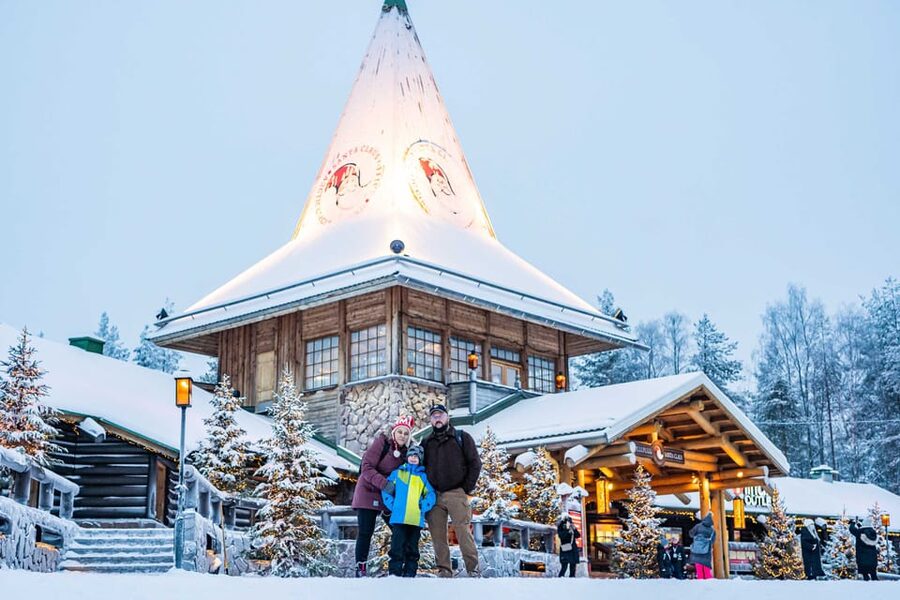 Rovaniemi: Private Pro Photoshoot in Santa Claus Village - Key points to know before booking
