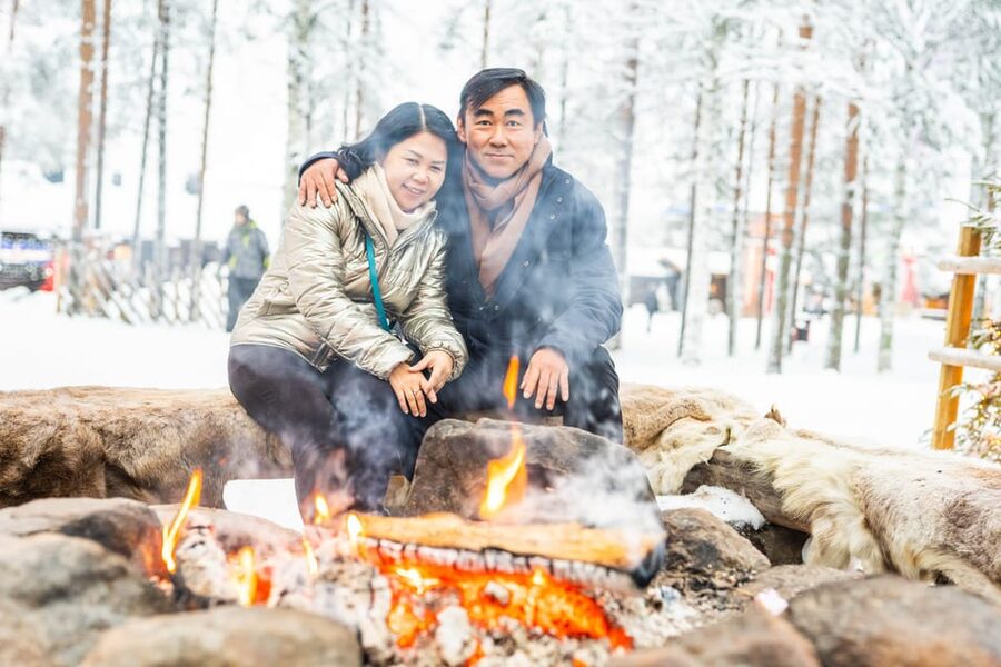 Rovaniemi: Private Pro Photoshoot in Santa Claus Village - Who should book this experience?