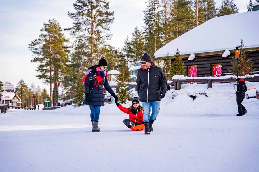 Rovaniemi: Private Pro Photoshoot in Santa Claus Village - Is $330 good value for your group?