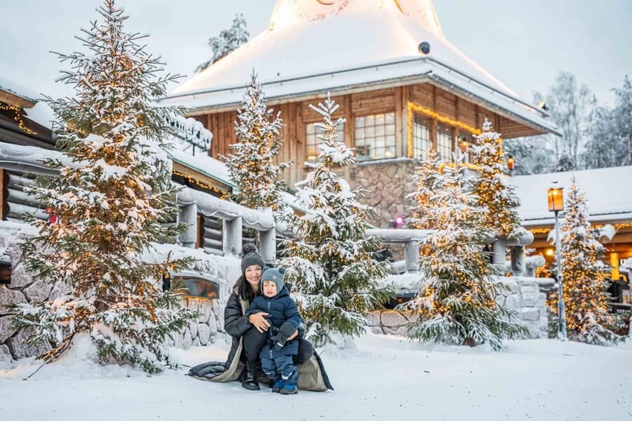 Rovaniemi: Private Pro Photoshoot in Santa Claus Village - The important equipment concern
