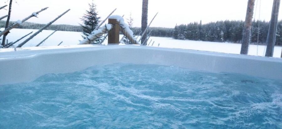 Rovaniemi: Private Sauna, Jacuzzi and Dinner - Can you see the Northern Lights?