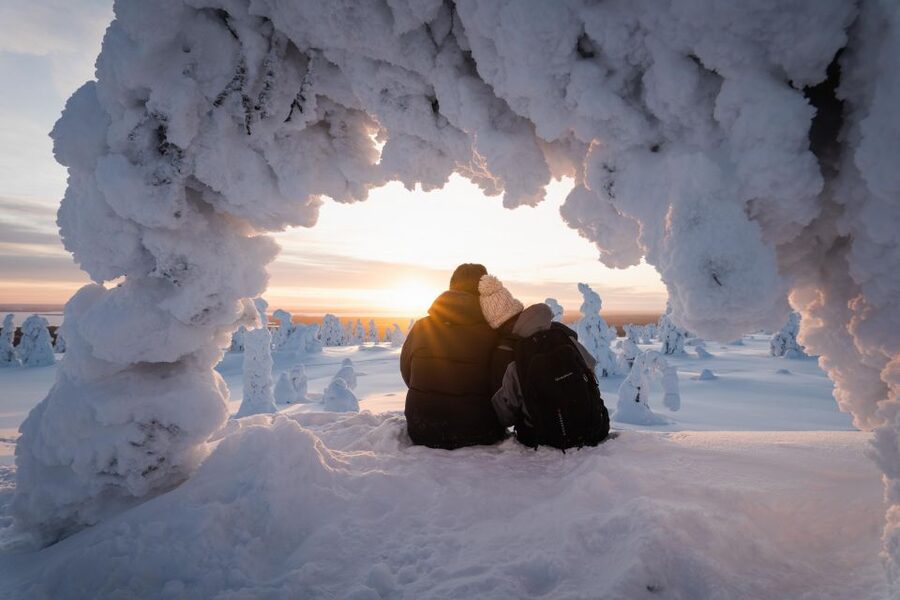Rovaniemi: Riisitunturi National Park with Pro Photos & BBQ - Warm clothing and winter comfort