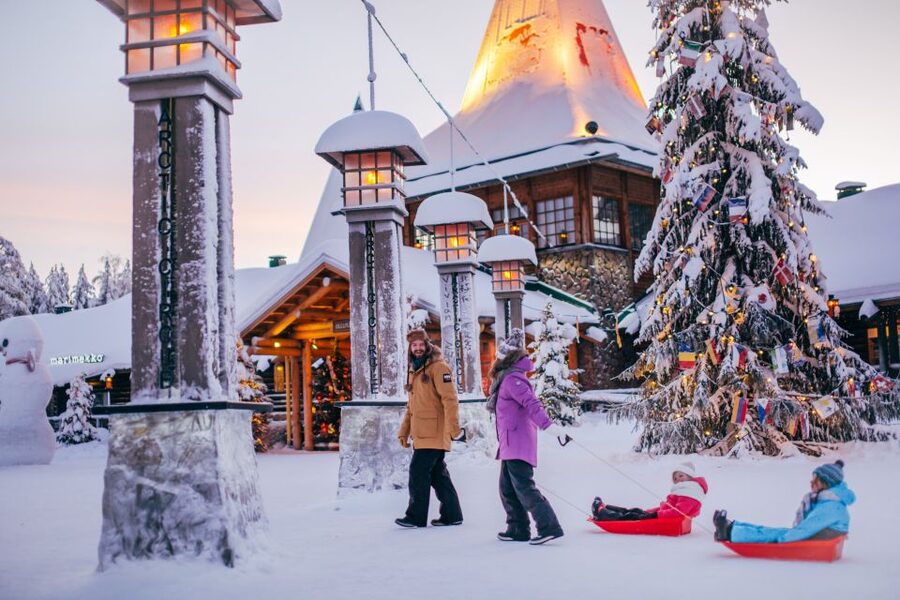 Rovaniemi: Santa Claus Village and Arctic Circle - Reindeer viewing and the seasonal catch