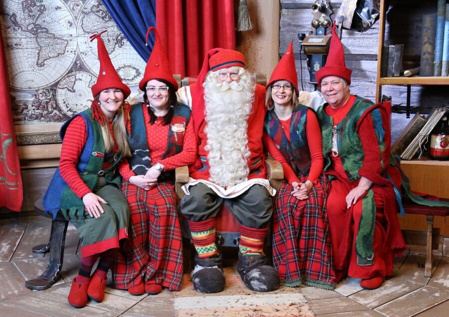 Rovaniemi: Santa Claus Village and Arctic Circle - Guides can shape the whole outing