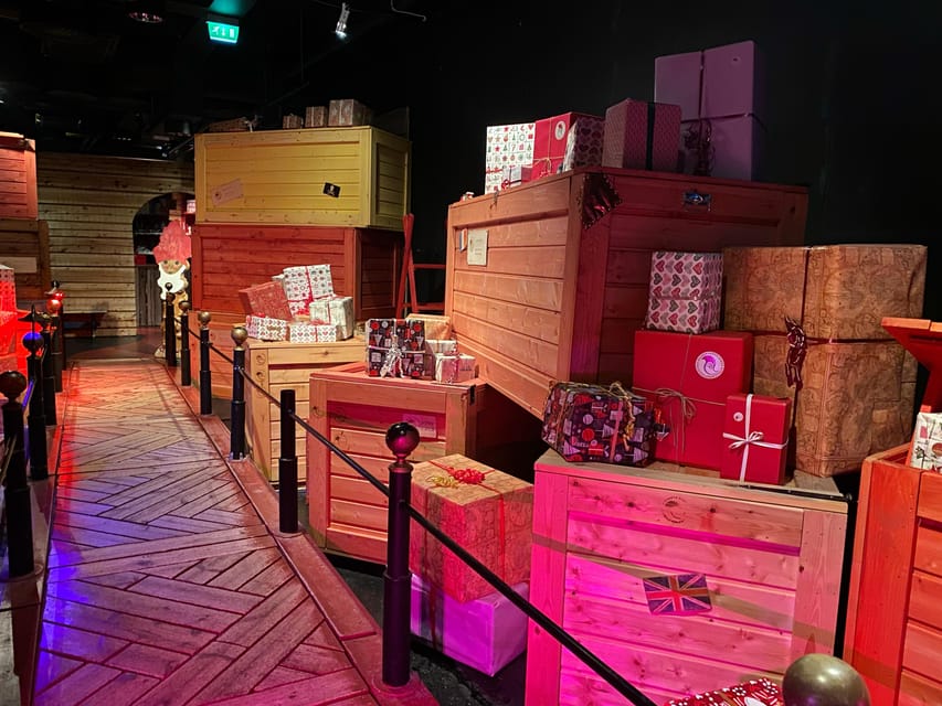 Rovaniemi: Santa Claus Village w/ Husky & Reindeer Sled Ride - The reindeer ride brings a quieter side of Lapland