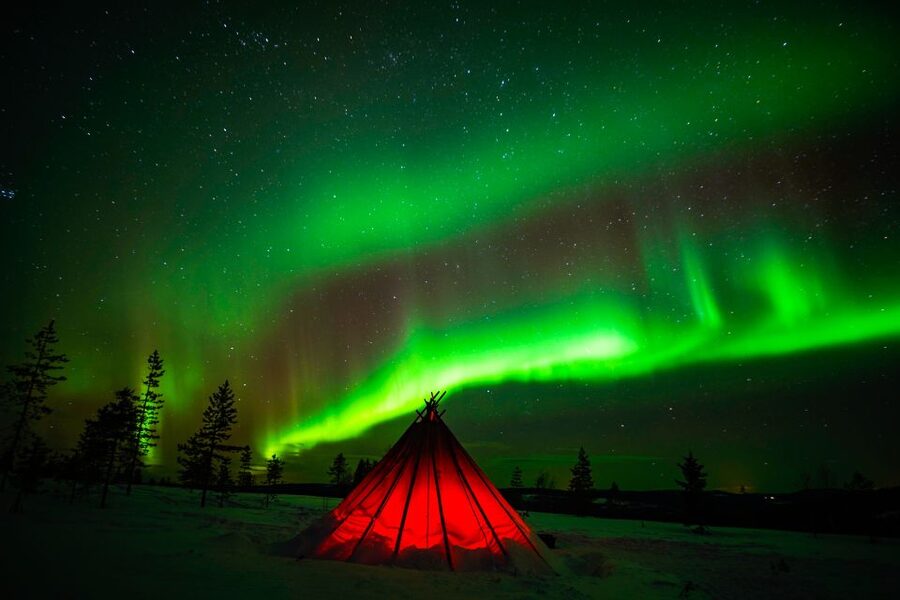 Rovaniemi: Small-Group Northern Lights Wilderness Tour - The chase works because the guide can change the plan