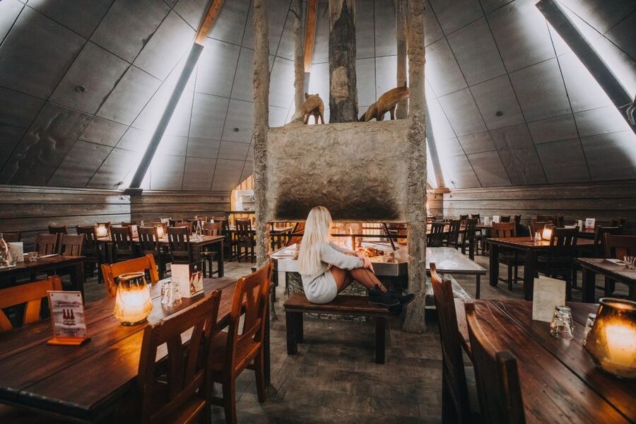 Rovaniemi: Snow Hotel Tour with Food by the Fire - Inside a hotel made entirely from snow and ice