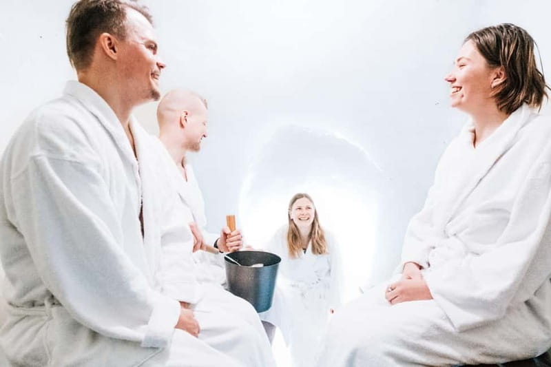 Rovaniemi: Snow Sauna Experience, Jacuzzi and Dinner in Kota - Kick sledding and the tobogganing hill