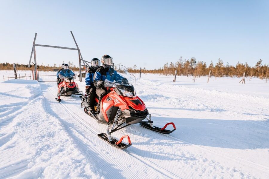 Rovaniemi: Snowmobile Safari into the Arctic Circle Forest - Photo stops, driver changes, and frozen open spaces