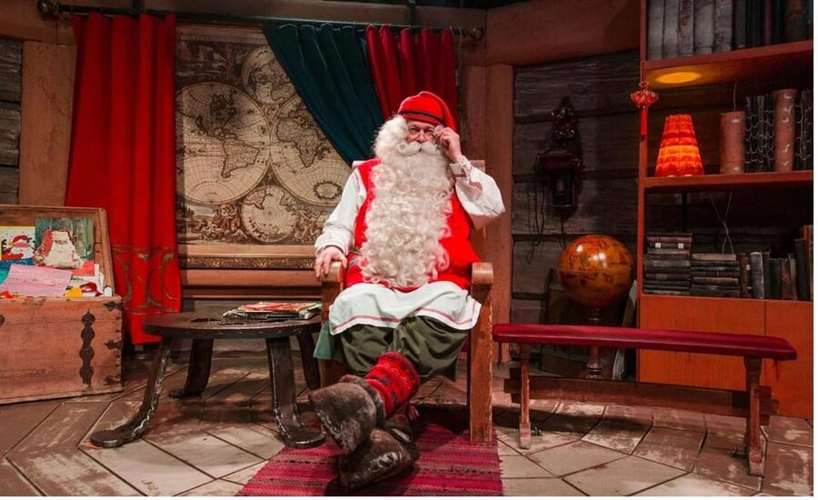 Rovaniemi: Tour to Santa Claus Village with Hotel pick up - Crossing the Arctic Circle makes the visit feel official