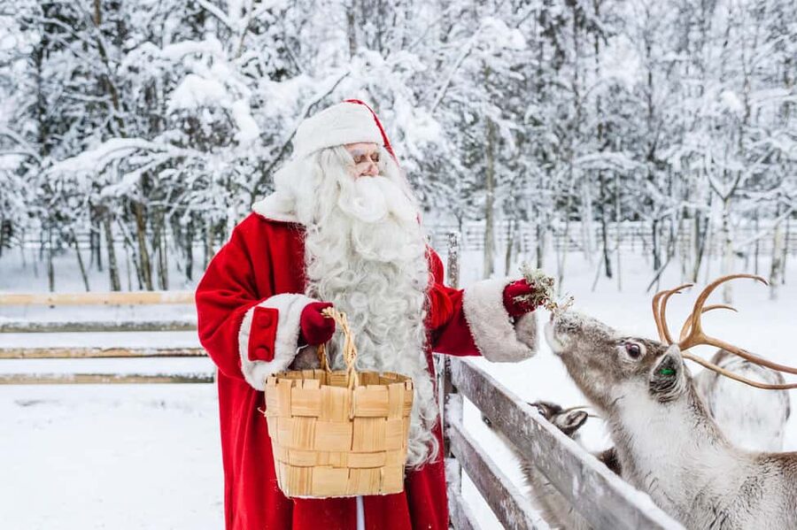 Rovaniemi: Tour to Santa Claus Village with Hotel Transfer - Sending mail from Santa’s Post Office