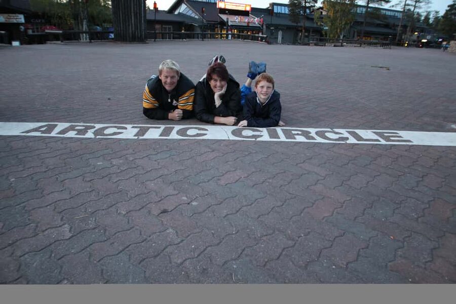 Rovaniemi: Tour to Santa Claus Village with Hotel Transfer - Practical details that affect the day