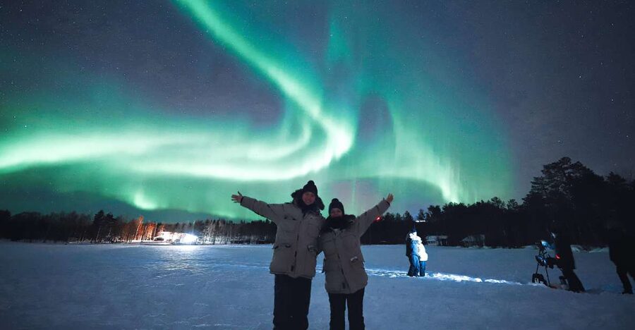 Rovaniemi: Unlimited Mileage and Hours Aurora Hunting Pro - Guides who stay involved