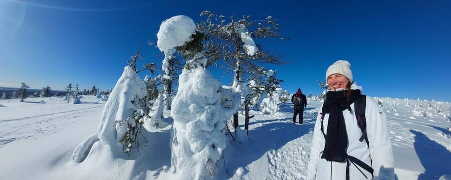 Ruka: Riisitunturi National Park with lunch. - A snack by the fire, with one detail to clarify