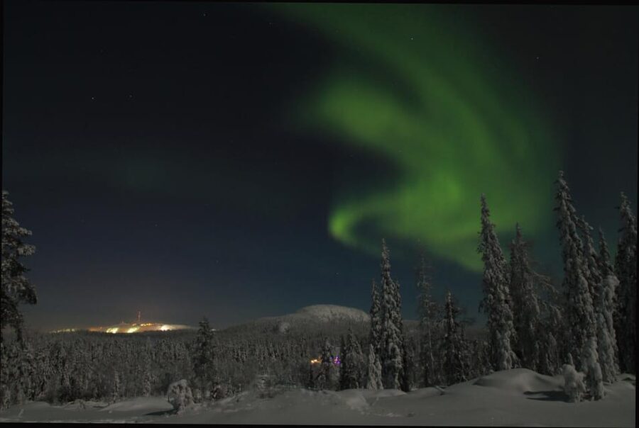 Ruka: Searching for the northern lights with snowshoes - Snowshoes, headlamps, and the first steps