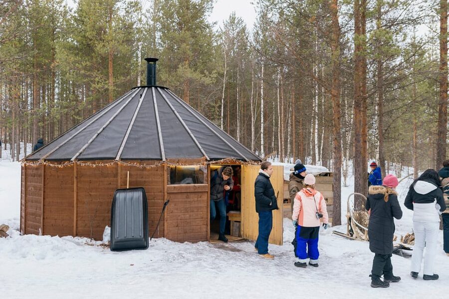 Saariselkä: 10KM Husky Safari with kennel visit - Group size, timing, and the value of $234