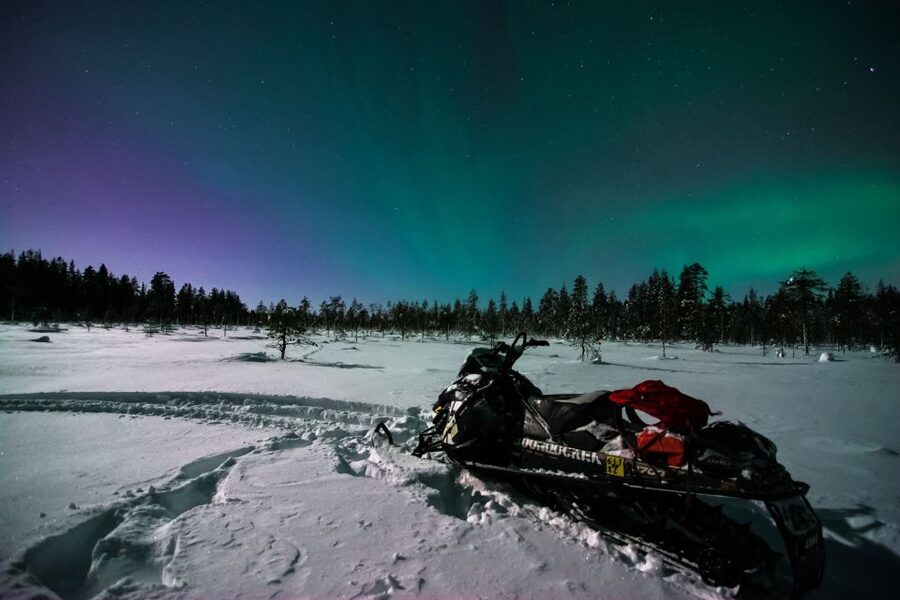 Saariselkä: Evening Snowmobile Tour with Fire & picnic - Sharing a snowmobile and learning the controls