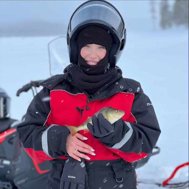 Saariselkä: Ice Fishing Tour to Lake Inari, reindeers& lunch - The snowmobile-pulled sleigh ride