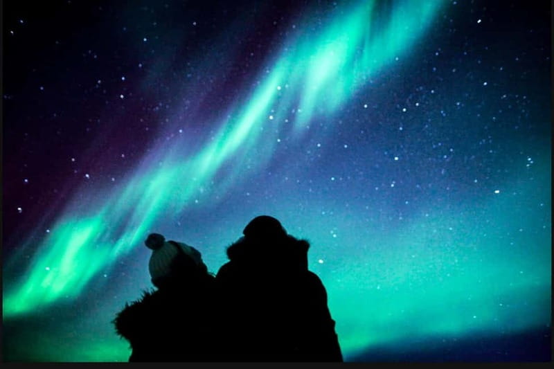 Saariselkä,Kakslauttanen: Aurora Hunting & Photography Tour. - Cold Weather, Children, and Late Nights