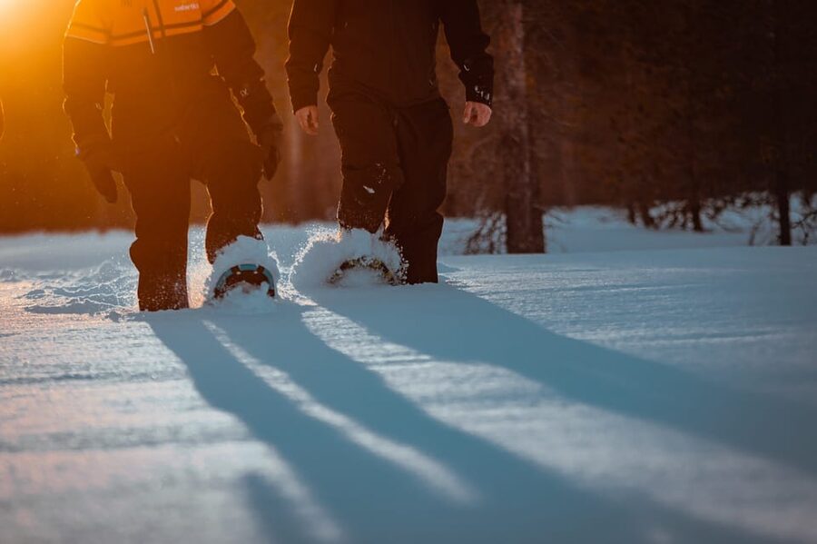 Saariselkä: Northern Lights Hunting Snowshoe Trip - Learning to walk on snowshoes