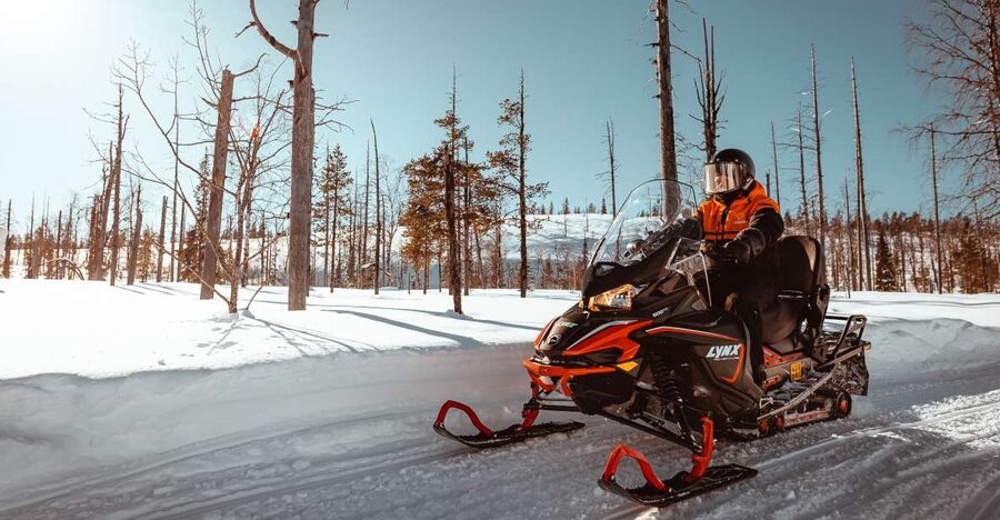 Saariselkä: Snowmobile Adventure for Adults - The guides make the difference