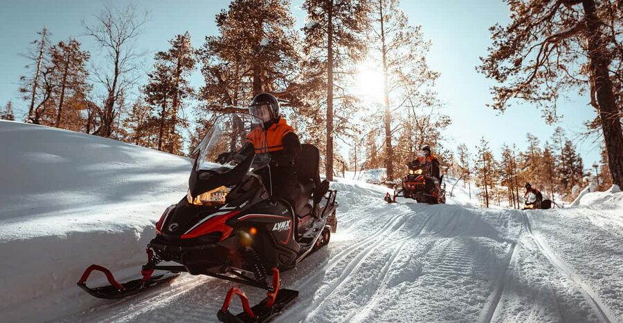 Saariselkä: Snowmobile Ride with Hot Drinks - Hotel pickup and the warm-clothing check