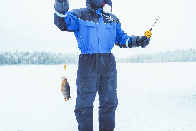 Snowmobiling and ice fishing in Apukka Resort, Rovaniemi - How much time do you really spend on each activity?