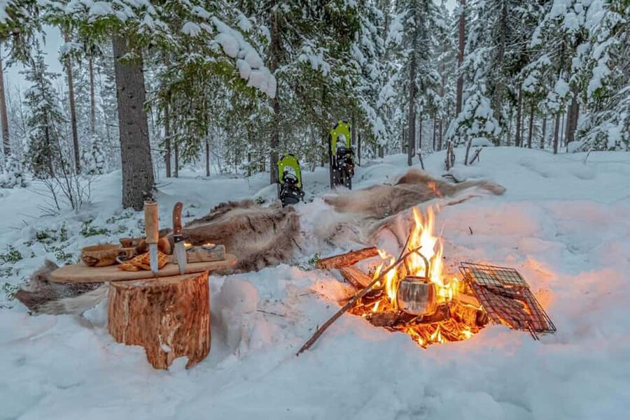 Snowshoe experience with traditional beverages in Lapland - Key points at a glance