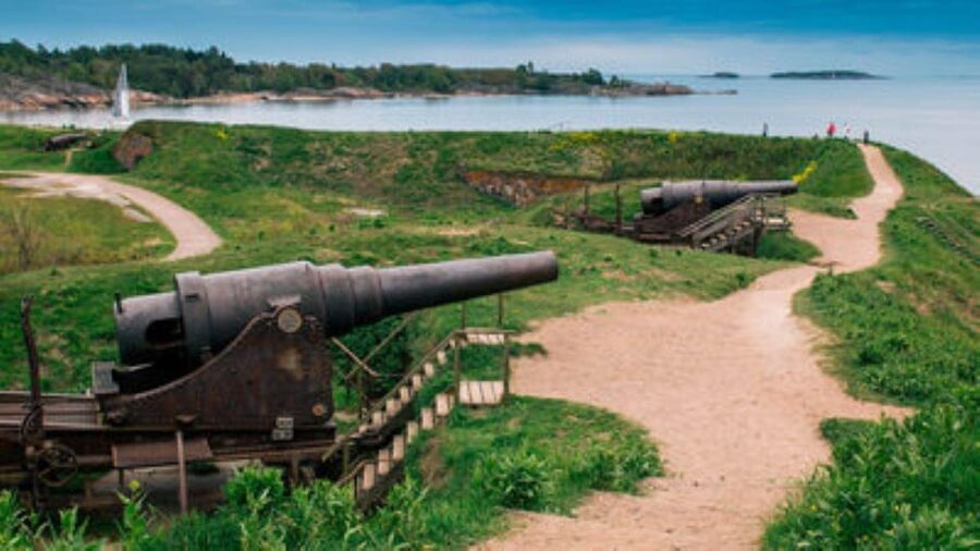 Suomenlinna: Guided Walking Tour with an Authorized Guide - Reaching Suomenlinna from Helsinki’s Market Square