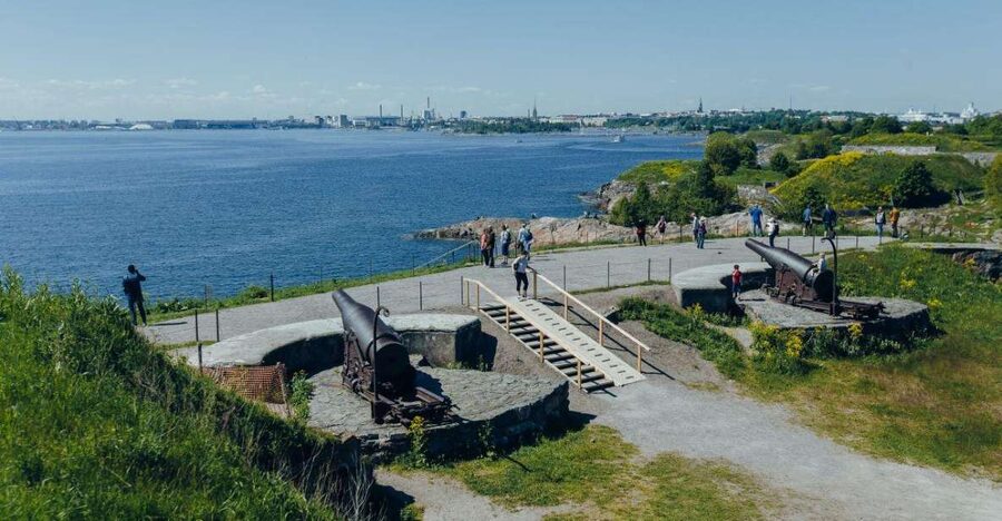 Suomenlinna: Private Tour with an Authorized Guide - Piper’s Park and the quieter side of the route