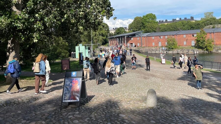 Suomenlinna tour in French with Doro - The dry dock and the working side of Suomenlinna
