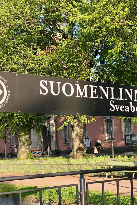 Suomenlinna tour in French with Doro - Submarine Vesikko and the final return