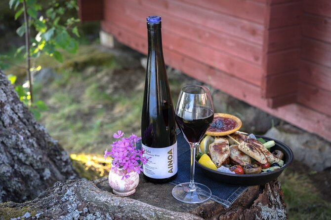 Visit to Authentic Finnish Berry Winery, Tasting Included - The six-wine tasting with Finnish pairings