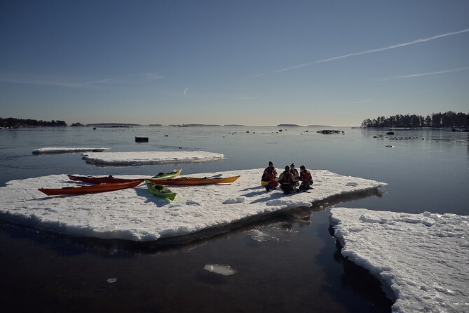 Winter kayaking in Eastern Helsinki archipelago - What the small group changes