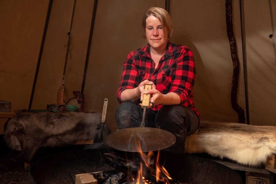 Ylläs: Fireside tasting in a traditional lavvo - A small Arctic dinner with a real sense of place