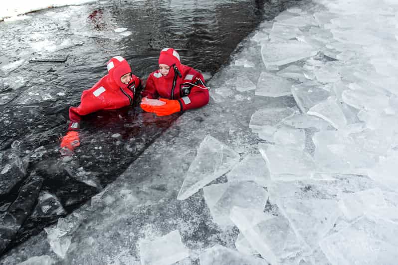 Ylläs: Lake Ylläsjärvi Ice-Floating Experience - Key points before you book