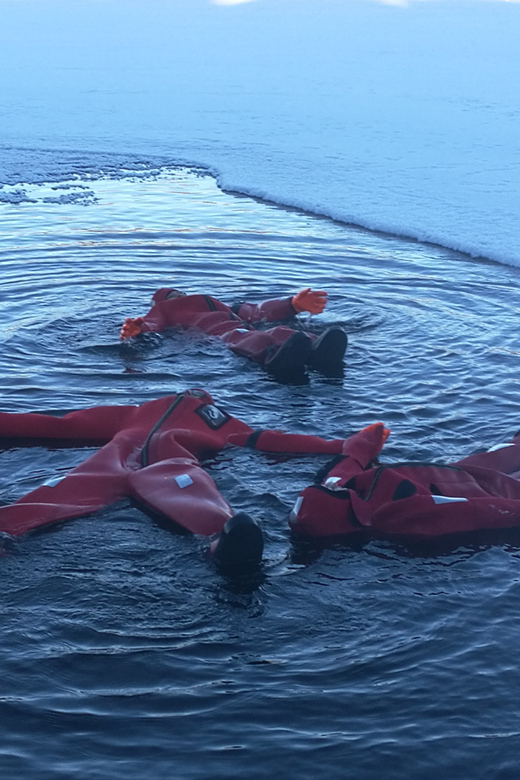 Ylläs: Lake Ylläsjärvi Ice-Floating Experience - Why no swimming skills are needed