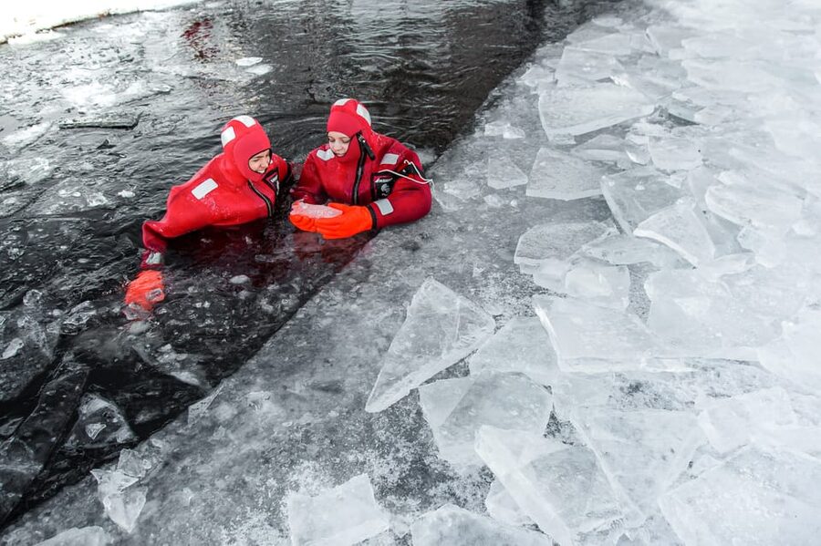 Ylläs: Lake Ylläsjärvi Ice-Floating Experience - Is $147 a fair price?