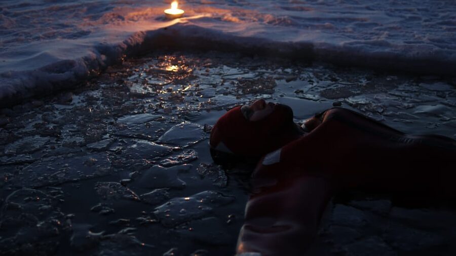 Ylläs: Northern Lights Ice-Floating Experience with Transfer - What the rescue suit changes