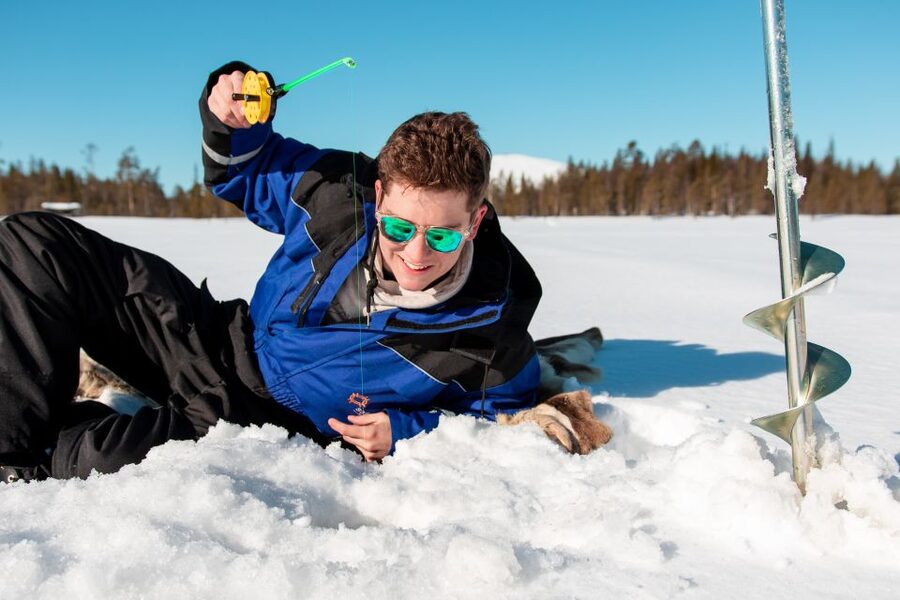 Ylläs: Snowmobile Adventure with Ice Fishing - Reaching the frozen lake for ice fishing