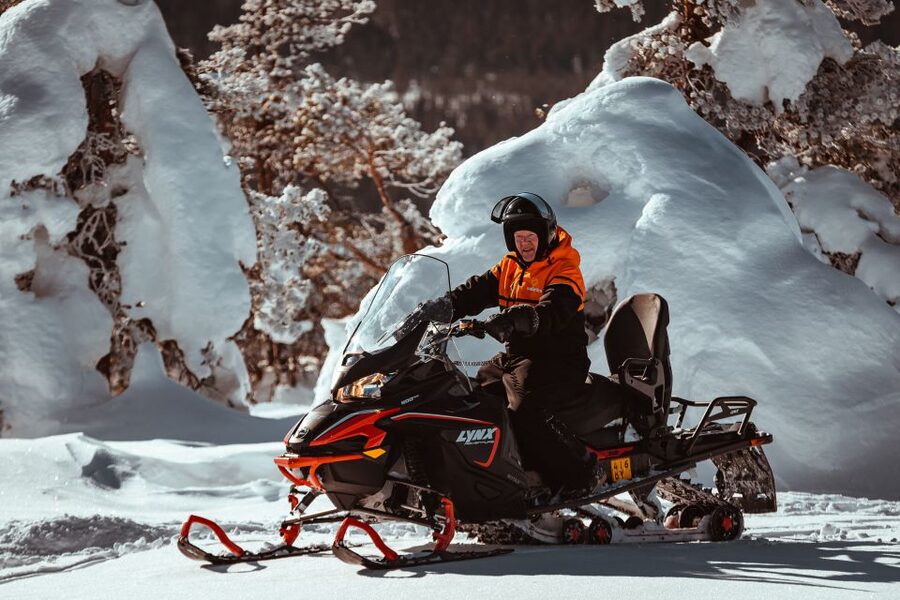 Ylläs: Snowmobiling ABC - Learning the controls before the trail
