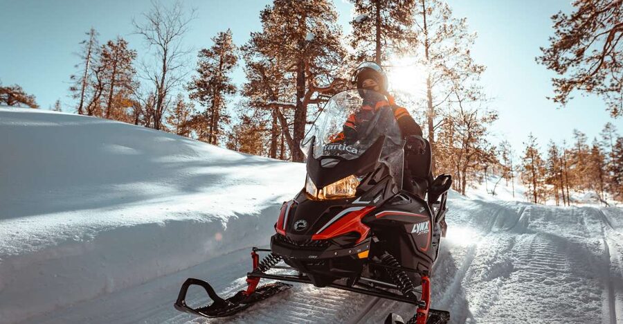 Ylläs: Wilderness Snowmobile Tour - Hills, rivers, lakes, and snowy swamps